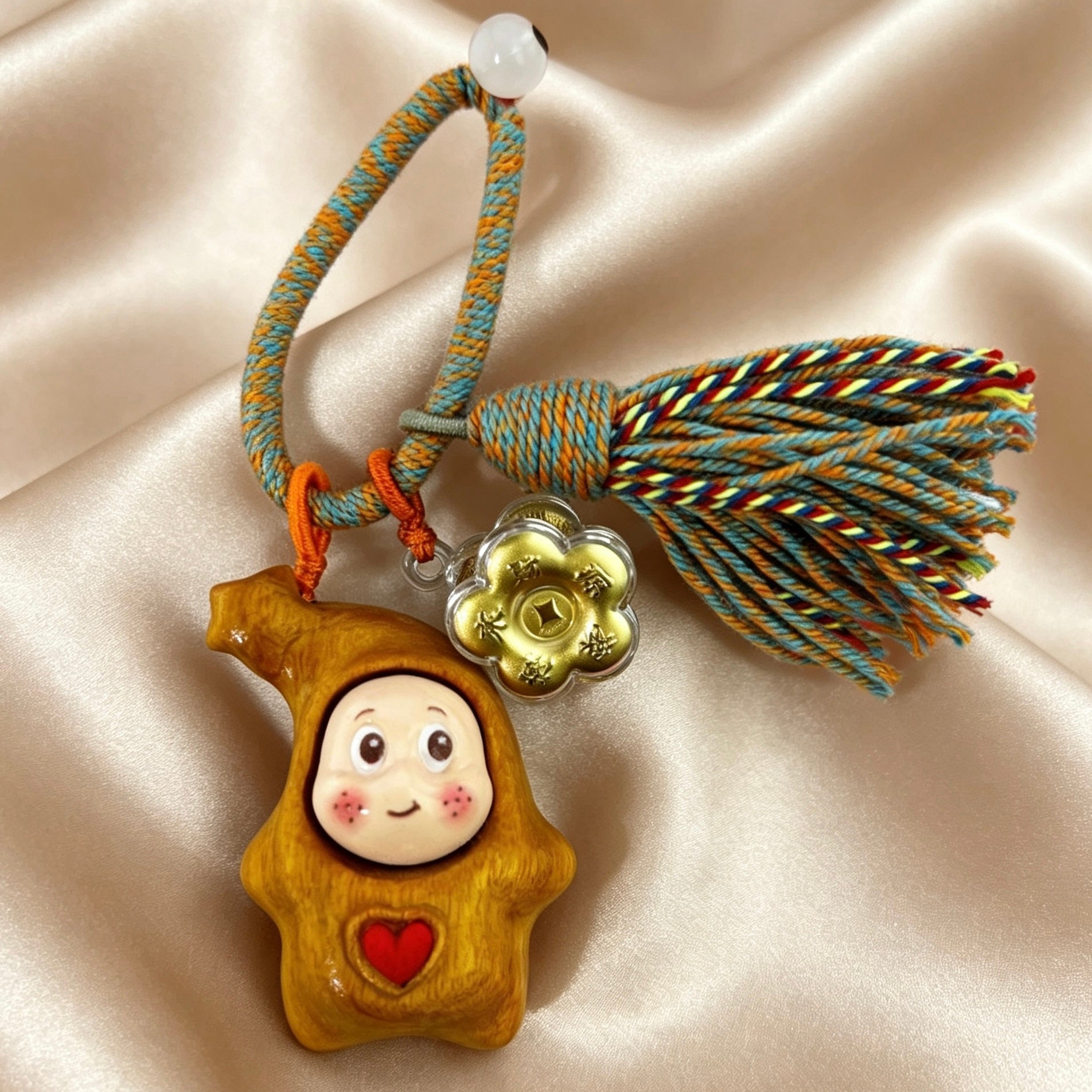 Pure Gold Rotating Flower Keychain – Artistic Wooden Lucky Charm